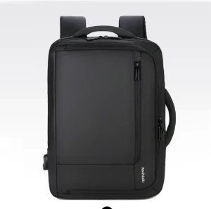 Txiv neej Dej evppack rau lub laptop